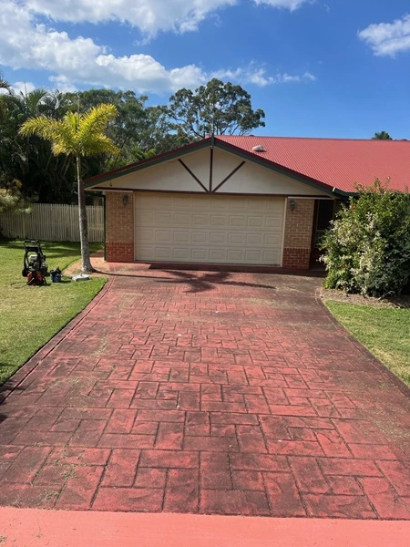 dirty patterned driveway with house in background